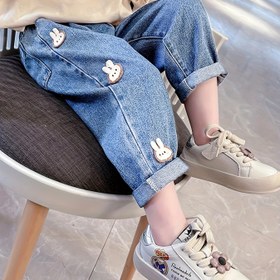 Resim Kızlar için Rahat Karikatür Hayvan Baskılı Kot Pantolon - Elastik Bel, Uzun Boy, Hafif Mavi Kot ile Oyuncağı Tavşan ve Ayı Aplikasyonu, Bahar/Yaz/Sonbahar Gezileri için Mükemmel, Sevimli Kot Pantolon, Bahar Yaz Giyim, Oyuncağı Tasarım, Rahat Uygunluk 