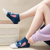 Resim Sevimli ve nefes alabilen tasarıma sahip 5'li Disney Stitch temalı görünmez çorap seti, günlük giyim için idealdir. Bu düşük topuklu çoraplar konforlu ve anti-kokulu, kadınların açık hava faaliyetleri için uygundur, Polyesterden yapılmıştır. 