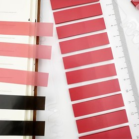 Resim 400 indeks sekmesi, 200 kırmızı ve 200 siyah indeks etiketi, şeffaf PET öğrenci için kullanışlı kitap ayracı, sevimli el çizimi materyallerle yapışkanlı pet yapraklar, kolay öğrenme için yerleşik cetvelli esnek karton, kağıda zarar vermeden güçlü yapıştırıcı, metni engellemeden vurgu işaretlemeleri yapmak için 