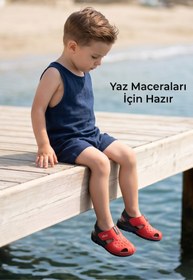 Resim BreezeWalk Hafif ve Esnek Tabanlı Delikli Erkek Çocuk Kırmızı Beyaz Sandalet - Cırt Cırtlı Arka Bantlı Havuz Deniz ve Günlük Yazlık Spor Çocuk Ayakkabısı 