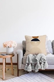 Resim RealHomes Krem Zeminli Minimalist Tasarımlı Dijital Baskılı Dekoratif Raşel Örme Yastık Kırlent Kılıfı, Sonil-K10019 