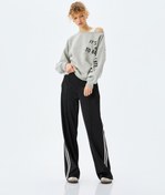 Resim Şardonlu Omzu Açık Kayık Yaka Baskılı Oversize Sweatshirt 