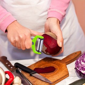 Resim 1 Adet 3'ü 1 Arada Paslanmaz Çelik Meyve ve Sebze Soyucu Rende ile Dişli Bıçak - Havuçlar, Patatesler, Pancarlar için Çok Fonksiyonlu Mutfak Aleti - Güvenli ve Etkili Yemek Hazırlama için Dayanıklı Ergonomik Tasarım, Kolay Tutuş Sapı | Keskin Hassas Bıçaklar 