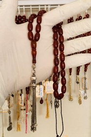 Resim KOLYEDEN DİZAYN OSMANLI (OTTOMAN) SIKMA KEHRİBAR TESBİH VİŞNE RENGİ ANTİKA PÜSKÜLLÜ 