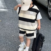 Resim Yazlık Rahat Çizgili T-Shirt & Şort Takımı - Siyah ve Beyaz Yatay Çizgiler, Bol Kesim, Nefes Alabilen Kumaş, Dış Mekan Oyunları ve Günlük Giyim için Mükemmel, Her Gün Gençler için Kıyafet | Yatay Çizgili Üst | Rahat Kesim, Dış Mekan için Mükemmel 
