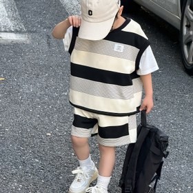 Resim Yazlık Rahat Çizgili T-Shirt & Şort Takımı - Siyah ve Beyaz Yatay Çizgiler, Bol Kesim, Nefes Alabilen Kumaş, Dış Mekan Oyunları ve Günlük Giyim için Mükemmel, Her Gün Gençler için Kıyafet | Yatay Çizgili Üst | Rahat Kesim, Dış Mekan için Mükemmel 