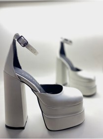 Resim HAYYSHOES Beyaz Saten Bilekten Bağlamalı Kapalı Burun Çift Platform Topuklu Sandalet 