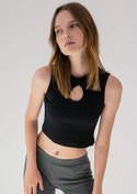 Resim la & vetta Siyah Yaka Detaylı Fitilli Crop Örme Bluz 