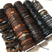 Resim On veya yirmi parça erkek ve kadın PU deri bileklik seti, rastgele eşleştirme, Noel, Şükran Günü, Yeni Yıl hediyeleri, moda retro siyah ve kahverengi alaşım sahte sığır PU deri örgülü bileklikler, takı ayarlanabilir 