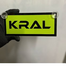 Resim Yeşil Renk Üzeri Siyah Renk Kral Yazılı Vantuzlu Cam Süsü 