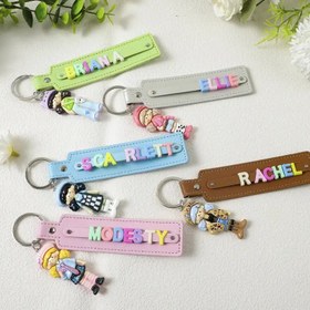 Resim Kişiselleştirilmiş Baş Harf Anahtarlık - İsim/Baş Harf, Sevimli Bebek Süsü Şeklinde Dekor, Yuvarlak Halka Anahtarlık, Doğum Günü Hediyesi Fikri, ' Aksesuar (A-Z Harfler, -S İsim) - Dayanıklı Çanta Süsü Kolye 