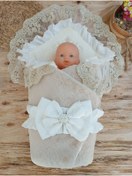 Resim Wool Yün Kumaş Taç Nakışlı Güpür Işleme Duvaklı Fiyonk Prizma Taşlı Unisex Kundak Bebek Battaniyesi 