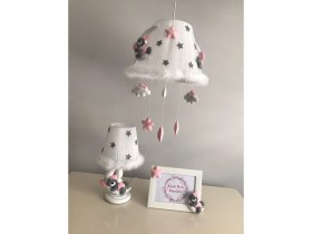 Resim Keçeli Parti Hayalleri Bebek Çocuk Odası Avize Abajur Çerçeve Ayıcık Balonlu Açık Pembe Beyaz 