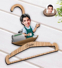 Resim Kişiye Özel Barista Karikatürlü Standart Boy Ahşap Elbise Askısı- Ahşap 