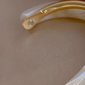 Resim Kadınlar için şık Boho tarzı bakır bilezik, beyaz anne inci inlay, kavisli metal dokusu, günlük ve hediye durumları için moda takı, Sevgililer Günü için uygun, tüm mevsimler için aksesuar 