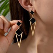 Resim Yazlık moda için trend ve çok yönlü bir çift alaşımlı elmas şeklindeki damla küpe. 