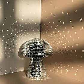 Resim Disko Gümüş Mantar Aynası, ev, bar ve masa dekorasyonu için uygun | şenlikli Noel süslemesi, plastik, güç gerektirmeyen, yansıtıcı yüzey, modern sanat tasarımı, renkli dekorasyon | ayna etkisi, mantar dekorasyonu 