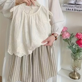 Resim Kızlar için yazlık takım elbise, çocuklara yönelik retro işlemeli orman tarzı kıyafet, oyuk kolsuz yelek, şık pamuklu ve çizgili geniş paça pantolon 