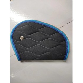 Resim Emniyet Kemeri Düzenleyici ve Tutucu Emniyet Kemer Pedi,boyun Kesme Önleyici,çocuk Emniyet Kemer Rahatlatıcı,oto Kemer Kılıfı,yüksek Kaite(Siyah Renk)(Mavi Renkli Kenar Şeritli) 