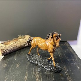 Resim Kahverengi Yürüyen At 