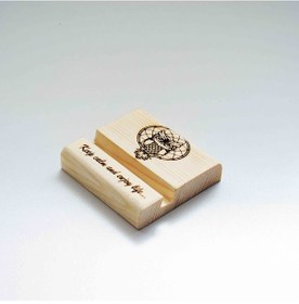 Resim Kayra Tasarım Atölyesi Ahşap Telefon Tutucu BAYKUŞ 2 tane gönderilecektir. Diğer 