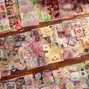 Resim Vintage Sticker Kitabı: 60 Şeffaf Tasarım ile Zengin, Renkli Stickerlar - Kendinden Yapışkanlı, Düzensiz Şekiller, Scrapbooking, DIY Projeleri ve Yaratıcı Oyunlar için Mükemmel 