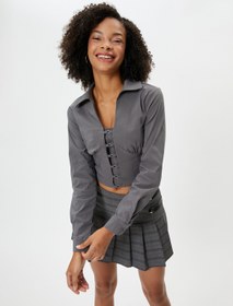 Resim Crop Bluz Uzun Kollu Slim Fit Gömlek Yaka Önü Metal Aksesuar Detaylı 