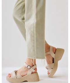 Resim Mastan Bej Kalın Topuklu Çarpraz Bantlı Kalın Topuklu Sandalet 001 