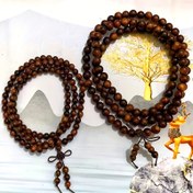 Resim Orijinal Doğal Siyah Gül Ağacı Kolye, Zengin Ahşap Kokusu Yayan, Şık Siyah Ahşap Deseni ve Meditasyon Boncukları Olarak Tasarlanmış, Meditasyon için veya Arkadaşlara Hediye olarak Mükemmel. 