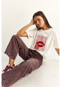 Resim Shade Kadın Lip Print Baskılı Pamuk Oversize Basic T-shirt Öt261058 60286100 - Beyaz Standart 