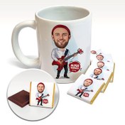 Resim Gitar Çalan Erkek Karikatürlü Kupa ve Çikolata 