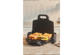 Resim Özbience Matte Black Tost Makinesi 1800 W, 4 Dilim Kapasiteli, Pratik ve Şık Design 