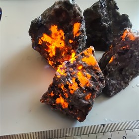 Resim 3 Adet Doğal Sienit Sodalit Flint Taşları, UV Floresan Kaba Kristal Mücevher Taşları El Sanatları ve Mücevher Yapımı için 
