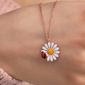 Resim Gümüş Vadisi Kadın Zirkon Taşlı Papatya Uğur Böceği Simgeli Rose Kaplama 925 Ayar Gümüş Kolye 