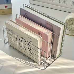 Resim Modern Metal Kitaplık 3 Depolama Sepeti ile - Kuzey Tarzı Dikdörtgen Dergi ve Gazete Düzenleyici, Ev Ofisi Dekoru için Mükemmel, Kitaplar, Tabletler ve Belgeler için İdeal, Dergi Tutucu 