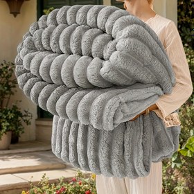 Resim 1'li Paket Peluş Tavşan Görünümlü Battaniye - Çift Katmanlı Hafif ve Kompakt, Her Mevsim İç Mekan/Dış Mekan Kullanımı için Kamp, Ofis, Ev, Seyahat - Makinede Yıkanabilir Lüks Kürklü Dokunuş, Kabarık Doku, Rahat Malzeme, Açık Hava Tutkunları İçin 