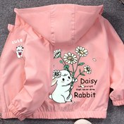 Resim Kızlar için Sevimli Tavşan ve Papatya Baskılı Kapüşonlu Ceket - Bahar ve Sonbahar için Rahat Fermuarlı Polyester Ceket, Beyaz Tavşan ve Çiçek Deseni ile Siyah, Uzun Kollu, Düzenli Kesim, Dış Mekan Aktiviteleri için Mükemmel 