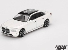 Resim Mini GT 1/64 BMW i7 xDrive60 Mineral White - Blister Paket MGT00819-BL 