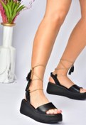 Resim Fox Shoes Siyah Kalın Tabanlı Bilekten Bağlamalı Kadın Sandalet M996180409 