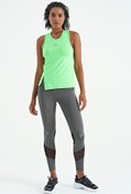 Resim TOMMY LIFE Neon Yeşil Yırtmaç Detaylı O Yaka Sıfır Kollu Standart Kalıp Kadın Spor Atlet - 97256 