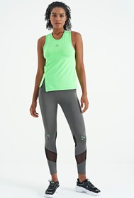 Resim TOMMY LIFE Neon Yeşil Yırtmaç Detaylı O Yaka Sıfır Kollu Standart Kalıp Kadın Spor Atlet - 97256 