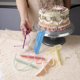 Resim Ölçü İşaretleriyle Süsleme için 1 Adet Pasta Dekorasyon Kavis Cetveli - Mükemmel Kıvrımlı Kenarlar için Plastik Boru Rehberi, Noel, Sevgililer Günü ve Tatil Kutlamaları için DIY Pişirme Aracı, Pasta Süsleme Malzemeleri 