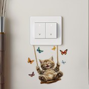 Resim 1 Adet Sevimli Salıncak Kedi & Kelebek Işık Anahtarı Etiketi - Banyo, Yatak Odası, Oturma Odası için Çıkarılabilir, Kendinden Yapışkanlı Duvar Sticker'ı - Temizlemesi Kolay Ev Dekoru ile Oyunbaz Zencefilli Kedicik & Renkli Kelebekler Tasarımı, Banyo için Kelebek Dekorasyonu, Fantezi Tasarım 