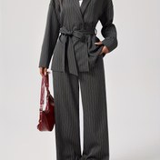Resim Kadınların şık ve rahat gri çizgili sarma desenli, polyester, yaka yaka, kemer detaylı, kumaş, 210G/M², ofis moda iş kıyafeti bahar/sonbahar için 