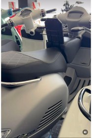 Resim Vespa GTS Motosiklet Çocuk Koltuğu, Emniyet Kemerli, Siyah Deri, Kollu, 2-8 Yaş Arası, Hediyeli 