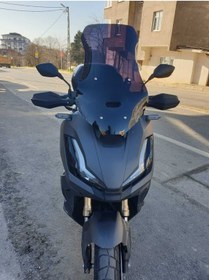 Resim Motocam Honda Adv 350 Siperlik Ön Cam 2023 2024 Model 60cm Siyah Renkli 4mm Orta Boylu Cam 