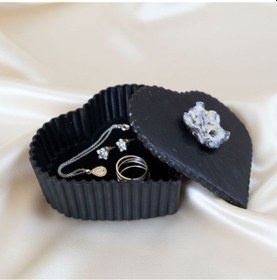 Resim Uretti - Hülya 6683 El Yapımı Kalpli Dekoratif Polyester Takı Kutusu - Şık Masaüstü Takı Organizer - Siyah 