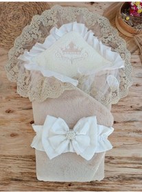 Resim Yenidoğan Wool Yün Kumaş Taç Nakışlı Güpür Duvaklı Fiyonk Prizma Taş Unisex Kundak Bebek Battaniyesi Bej Çok Renkli 