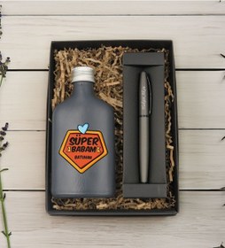 Resim Bk Gift Kişiye Özel İsimli Baba Temalı Antrasit Tasarım Cam Şişede Kolonya 200 Ml Ve Metal Roller Kalem Hediye Seti-2, Babaya Hediye, Babalar Günü Hed 