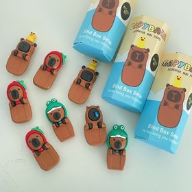 Resim 1 adet Kapibara Yapışkan Sihirli Kutu - Sevimli Reçine Hayvan Figürü 6 Benzersiz Kıyafet ile, Araba, Telefon, Masa için Ev Dekoru - İç/Dış Mekan Kullanımı, Elektrik Gerektirmez, Sevimli Aksesuarlar, Telefon Süsü, Oyuncu Tasarım, Detaylı El Sanatları 